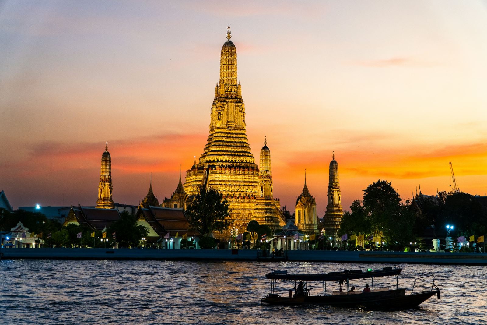 Wat Arun, Bangkok, Thailand in January (Photos by Unsplash)